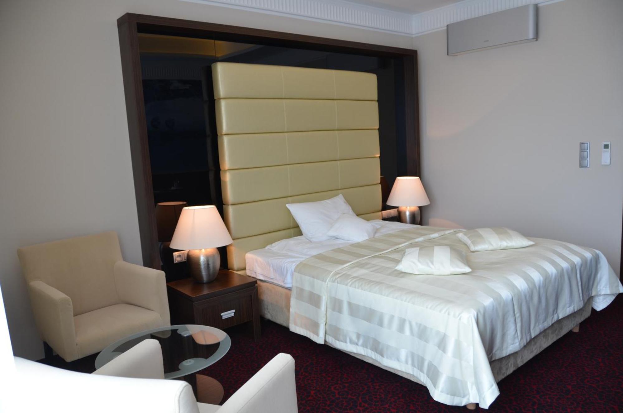 Hotel Falko 露米雅 外观 照片